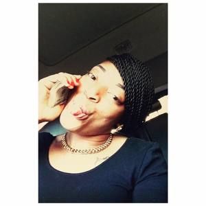 Meet your Posher, Adrienne